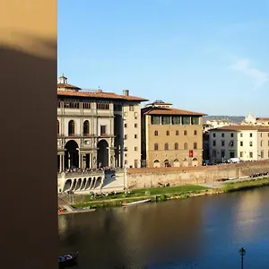 Lunart , Firenze Italia